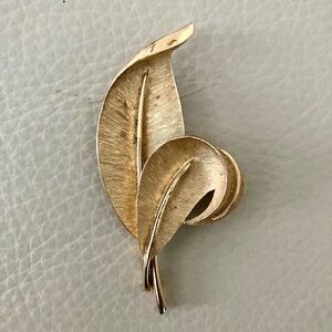 Trifari Gold Leaf Design Brooch